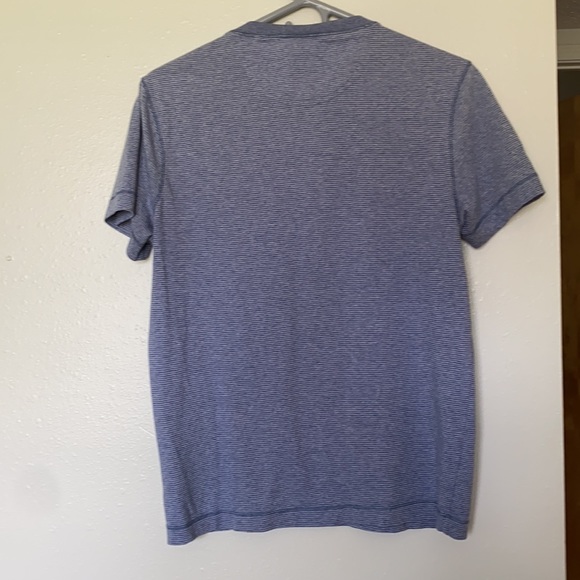 Kenneth Cole Tee with buttons - Picture 2 of 2